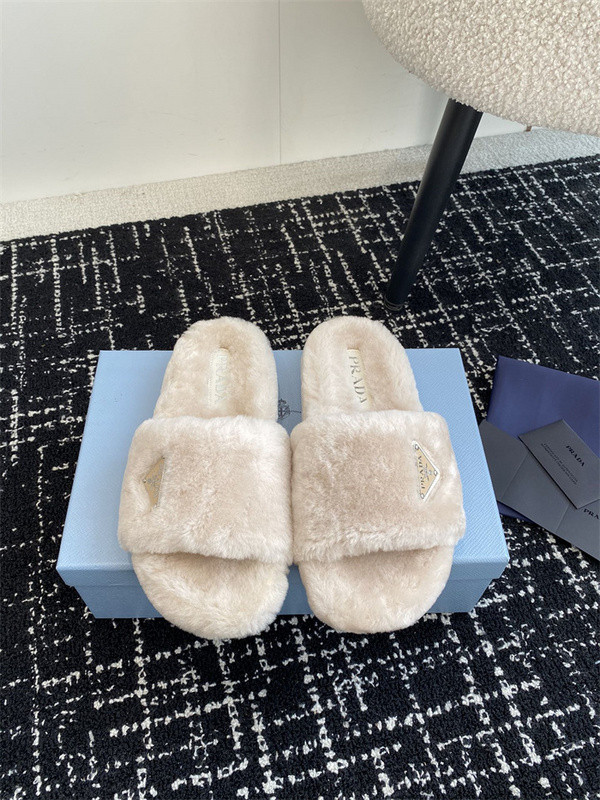 Pra*a sandals