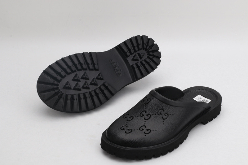 g*u*i sandals low
