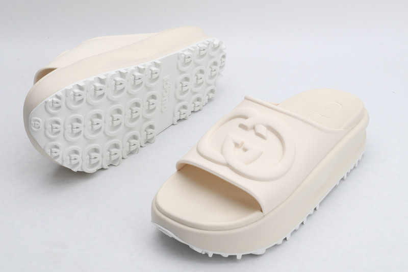 g*u*i sandals