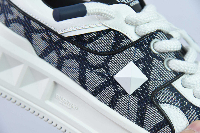 Va1e*ntin0 sneaker