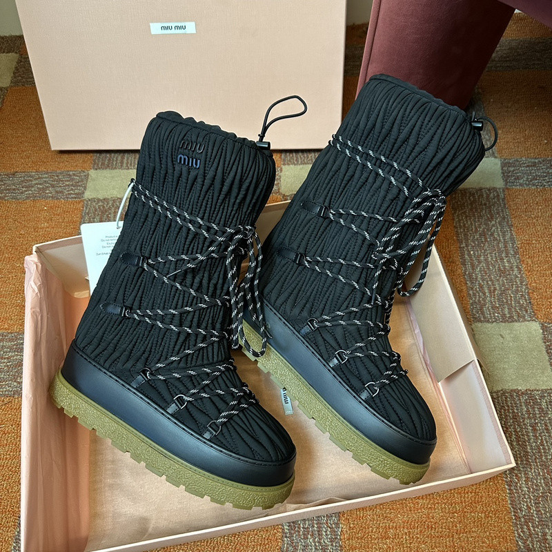 M1um1u sneaker