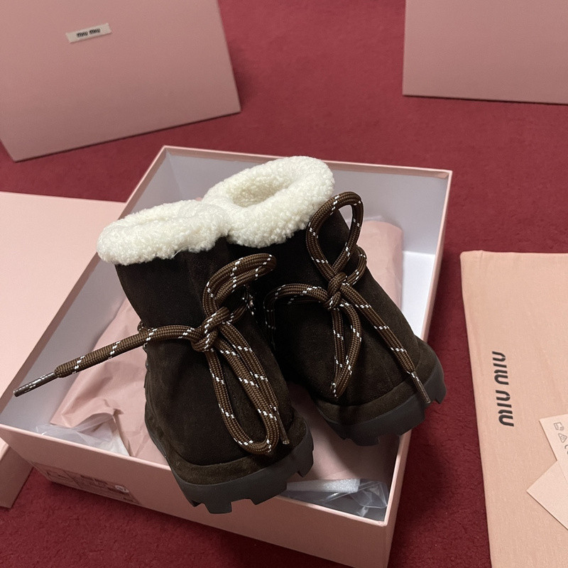 M1um1u sneaker