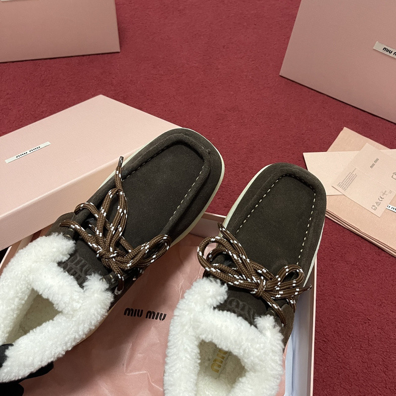 M1um1u sneaker