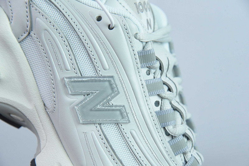 NEW BALANCE SNEAKER