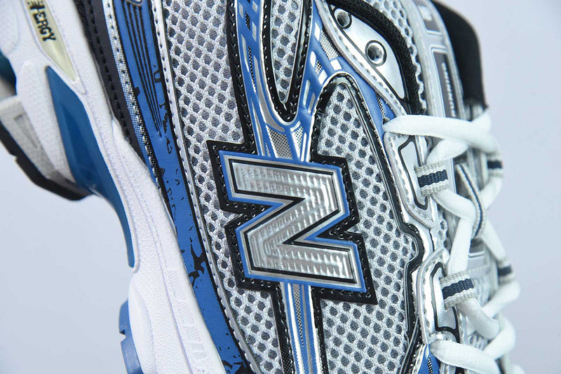 NEW BALANCE SNEAKER
