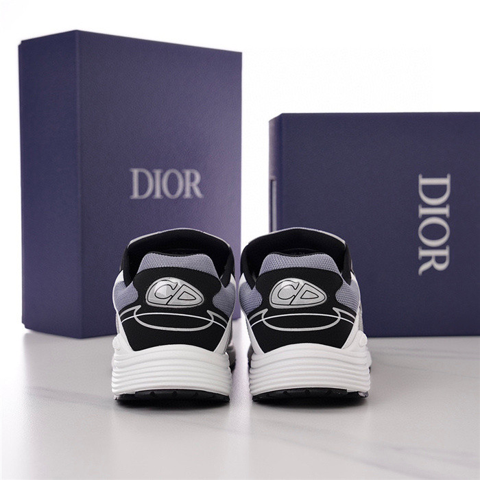 dio* sneaker