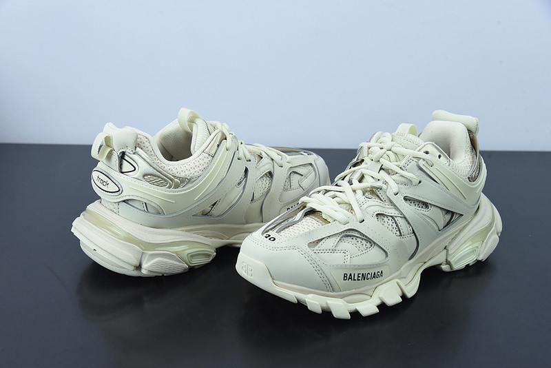 bc track sneaker