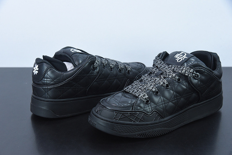 dio* sneaker