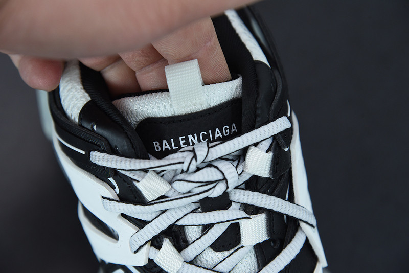 bc track sneaker