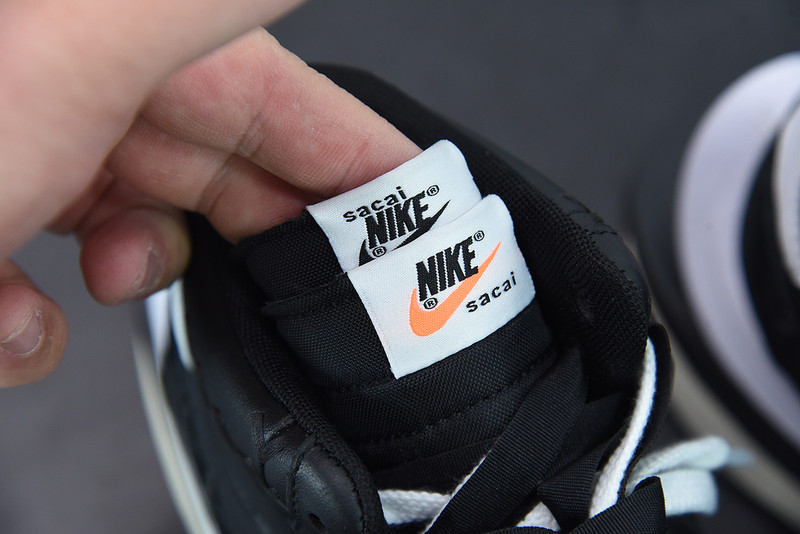 sacai x nike ldwaffle x jean paul gaultier black white dh9186-001