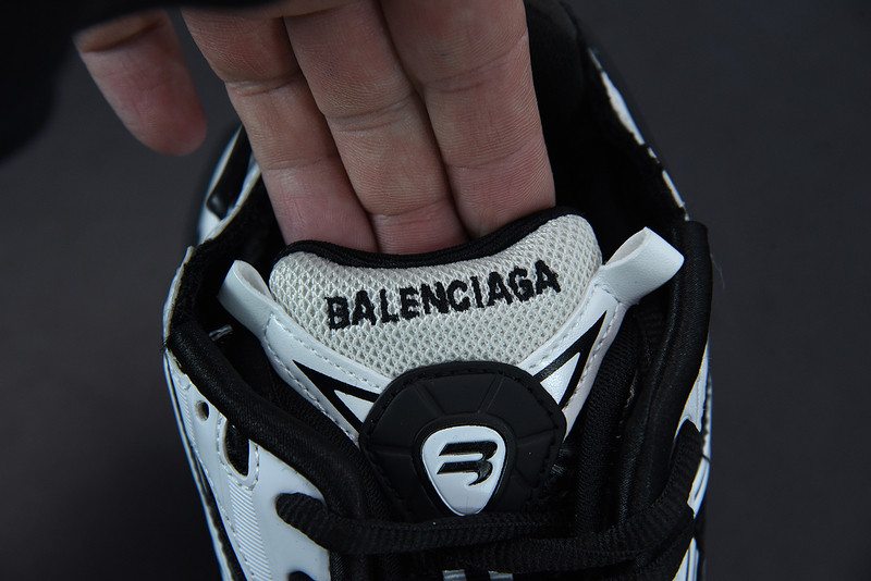 Ba*len*cia*ga runner sneaker