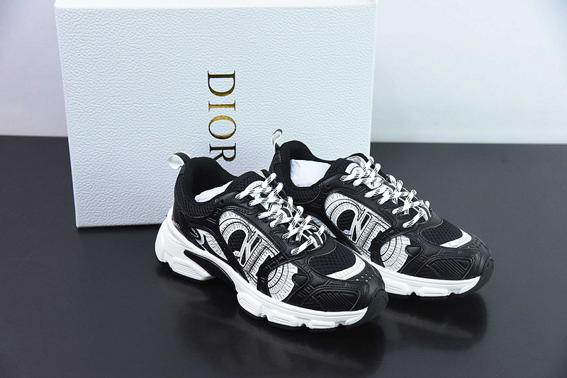 dio* sneaker