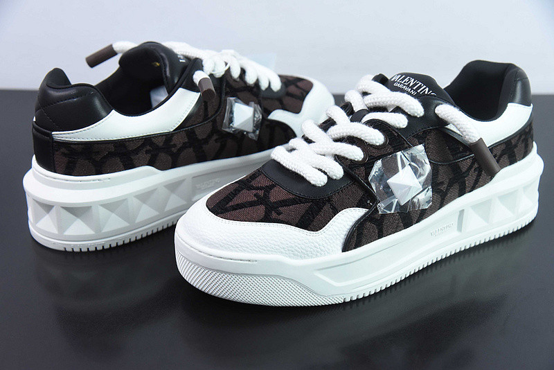 Va1e*ntin0 sneaker