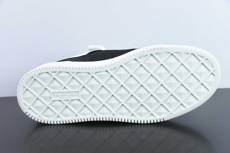 Va1e*ntin0 sneaker