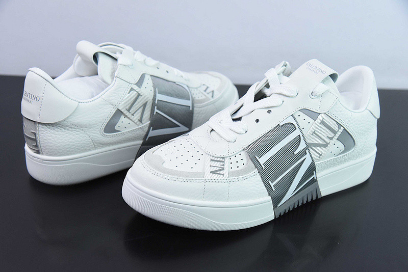 Va1e*ntin0 sneaker