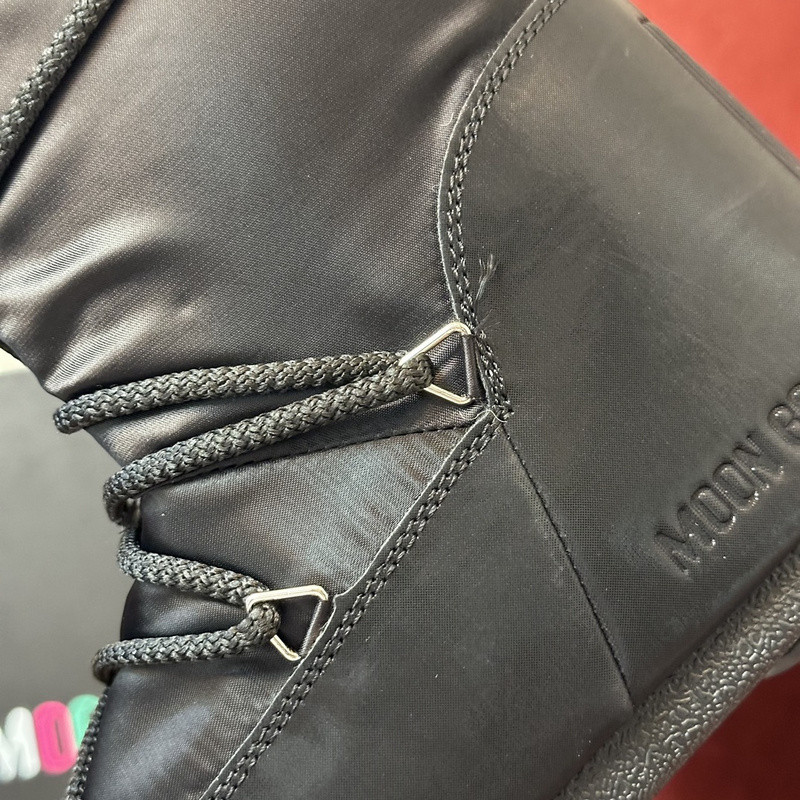 mOON bOOT