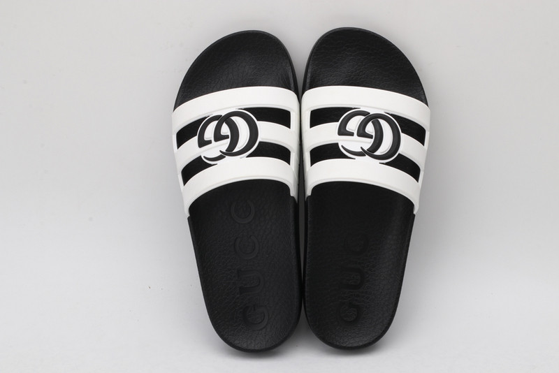 g*u*i sandals