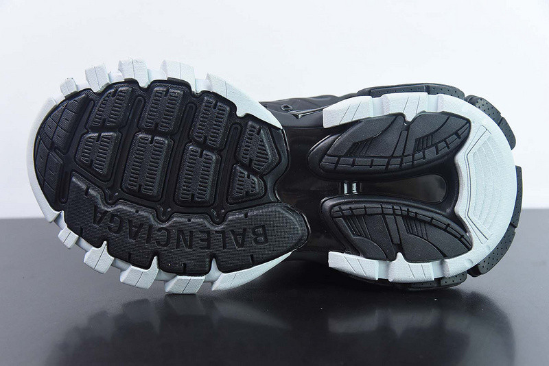 bc track sneaker