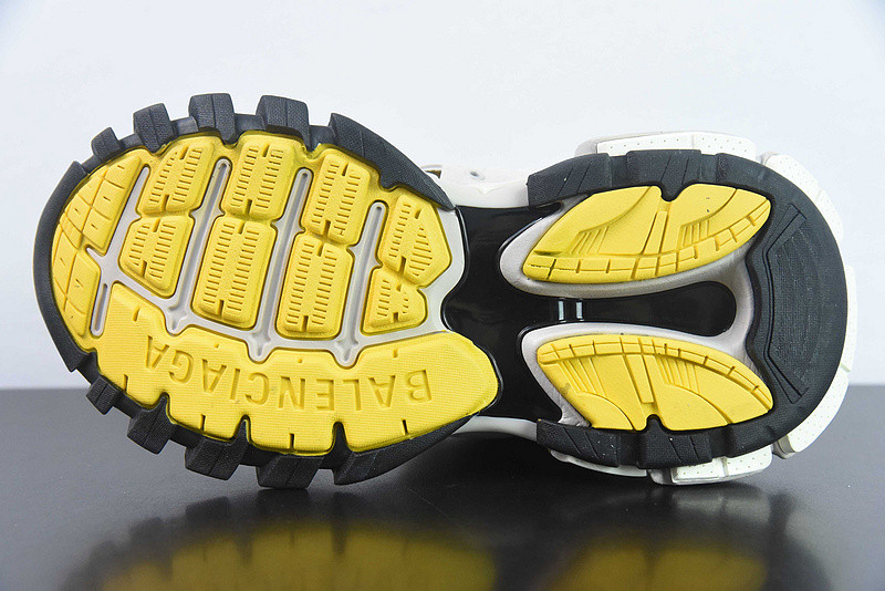 bc track sneaker