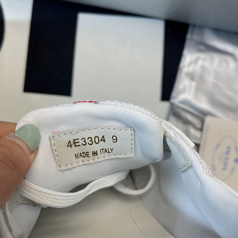 pr sneaker
