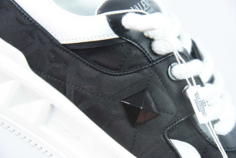 Va1e*ntin0 sneaker