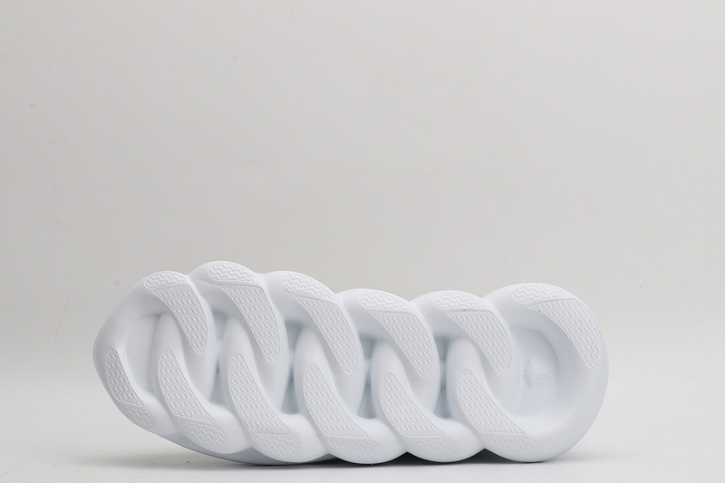 vs chain reaction sneakers
