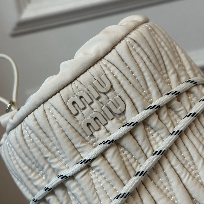 M1um1u sneaker