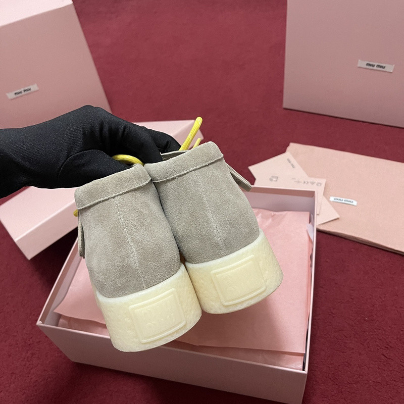 M1um1u sneaker
