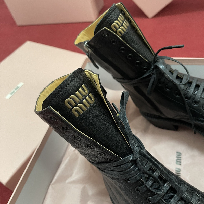 M1um1u sneaker