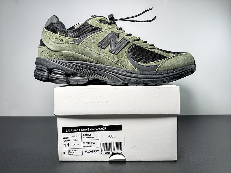 NEW BALANCE SNEAKER