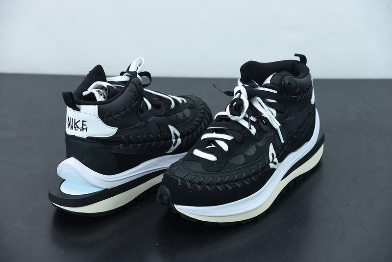 sacai x nike ldwaffle x jean paul gaultier black white dh9186-001