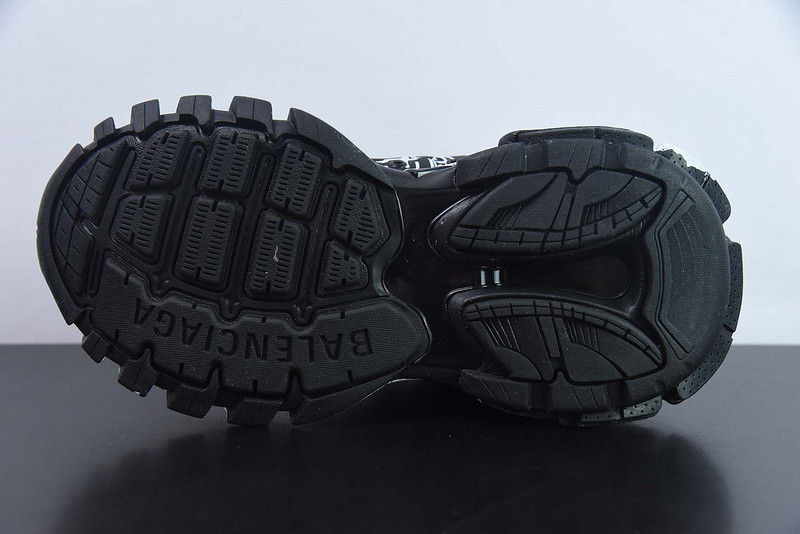 bc track sneaker