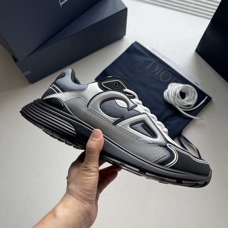 dio* sneaker