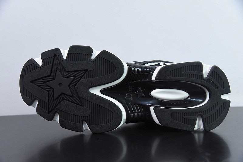 dio* sneaker