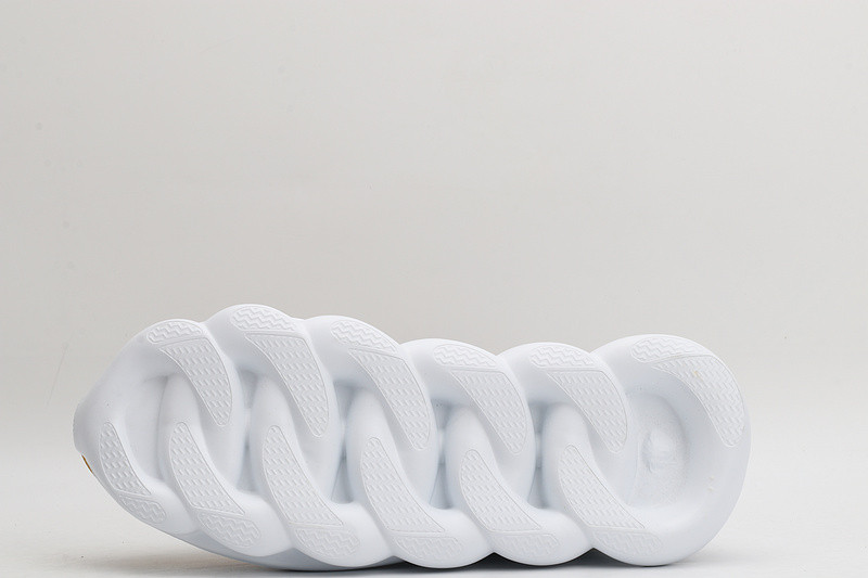 vs chain reaction sneakers