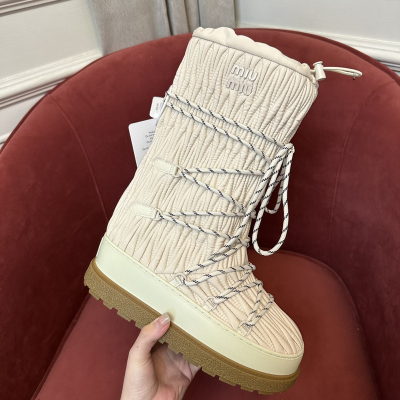 M1um1u sneaker
