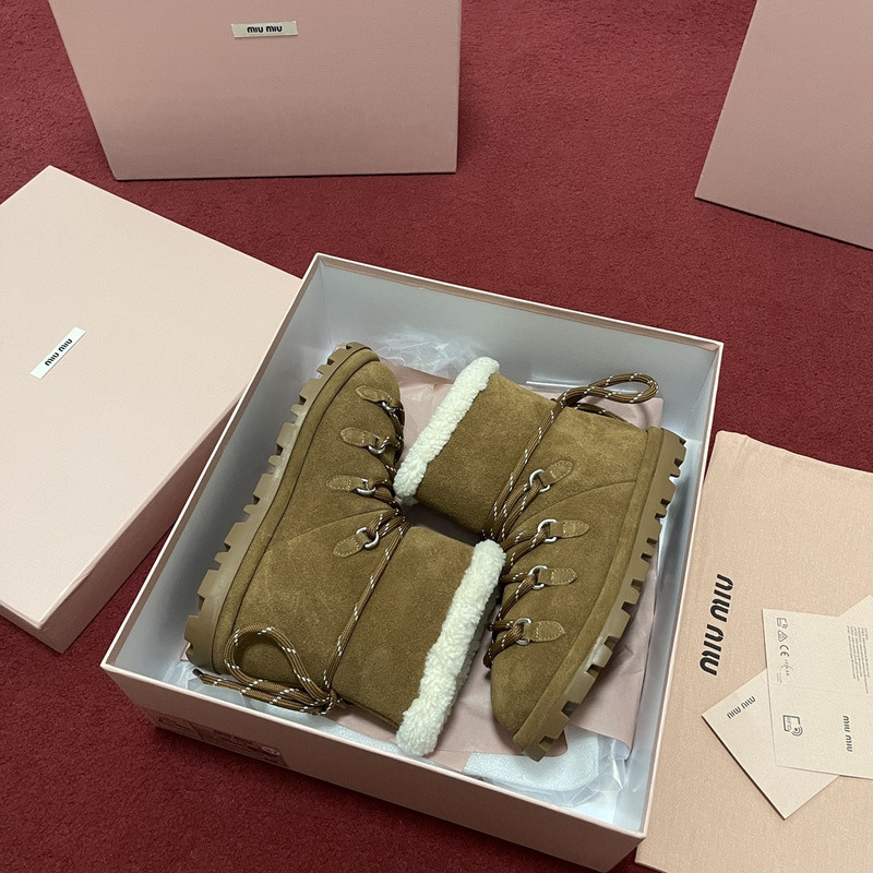 M1um1u sneaker