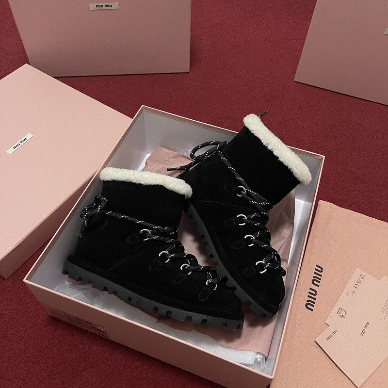 M1um1u sneaker