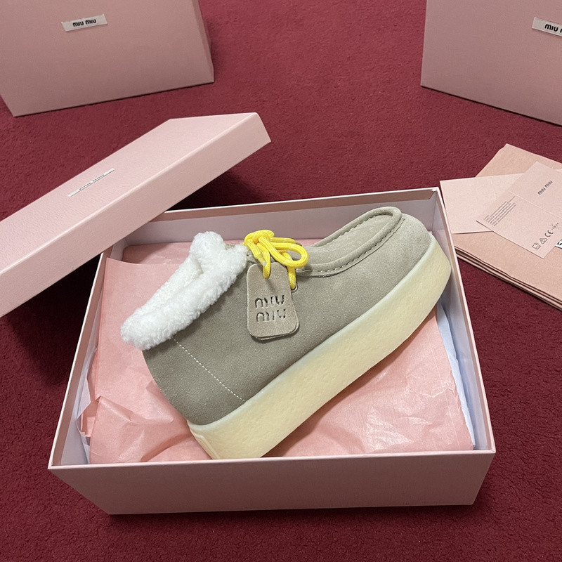 M1um1u sneaker