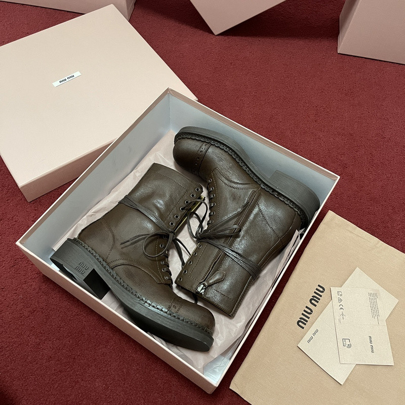 M1um1u sneaker