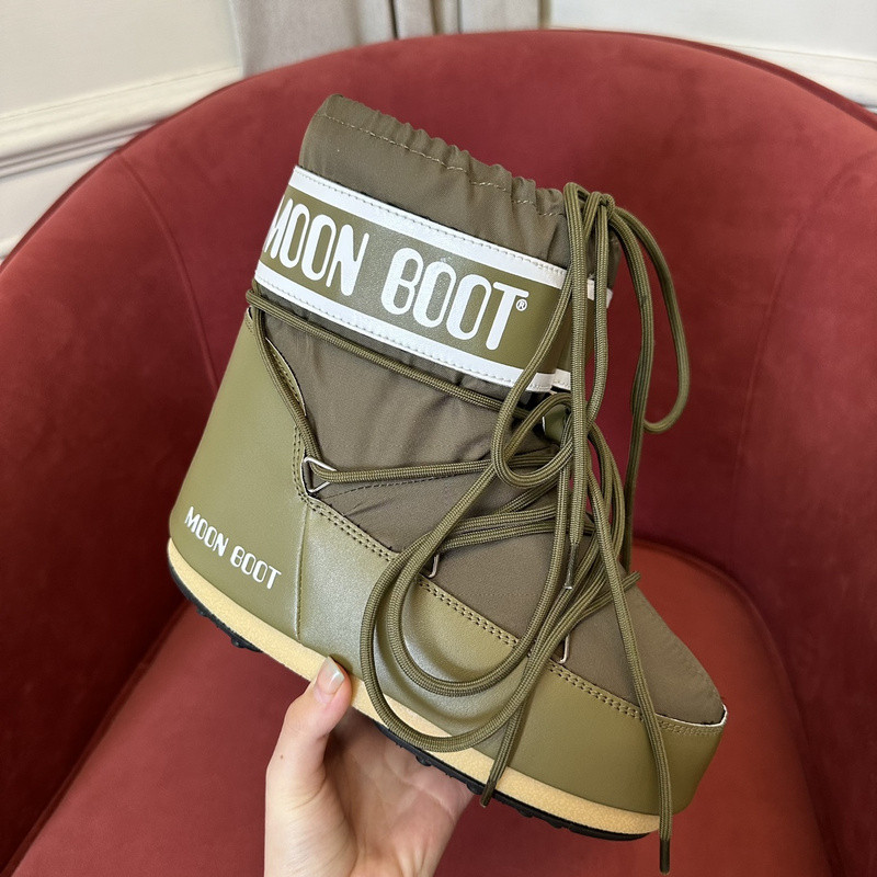 mOON bOOT