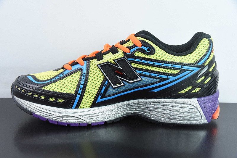 NEW BALANCE SNEAKER