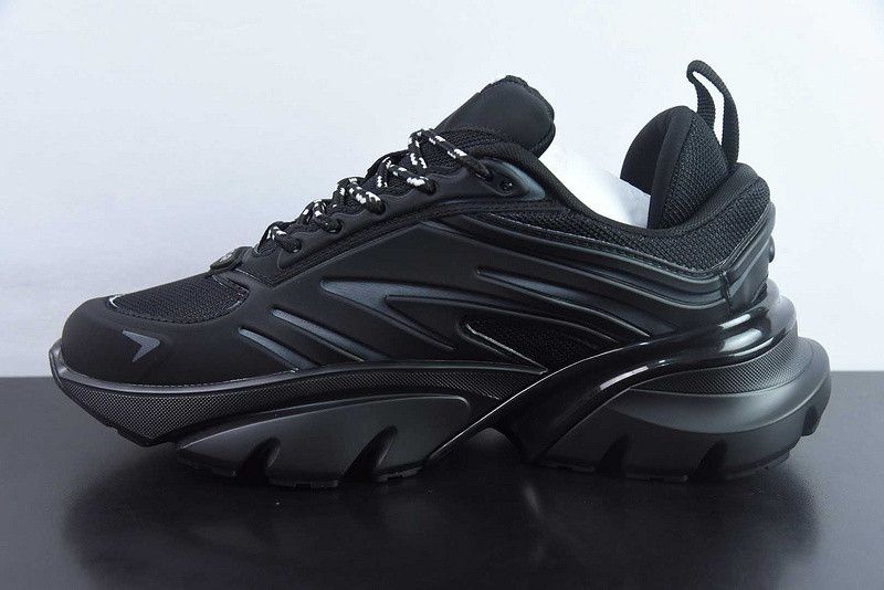 DIO* SNEAKER