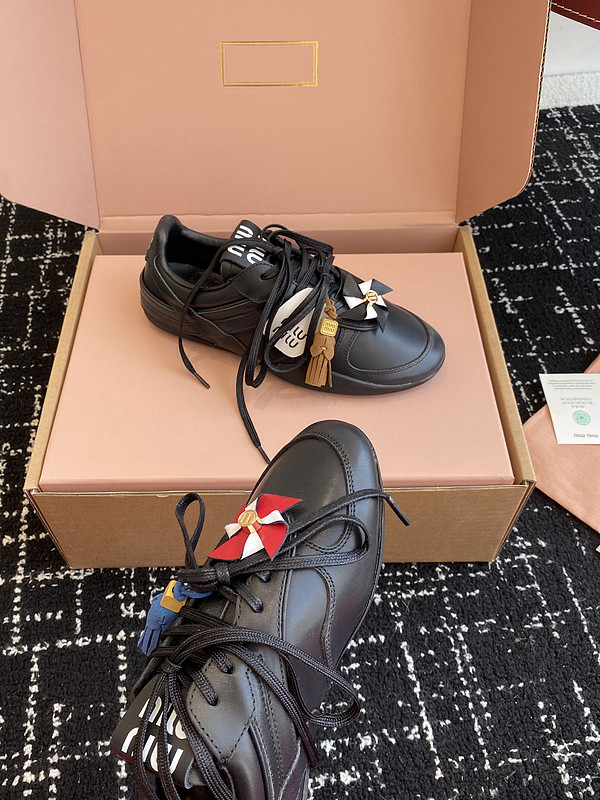 M1um1u sneaker