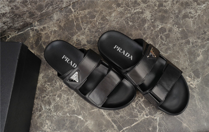 pra*a sandals