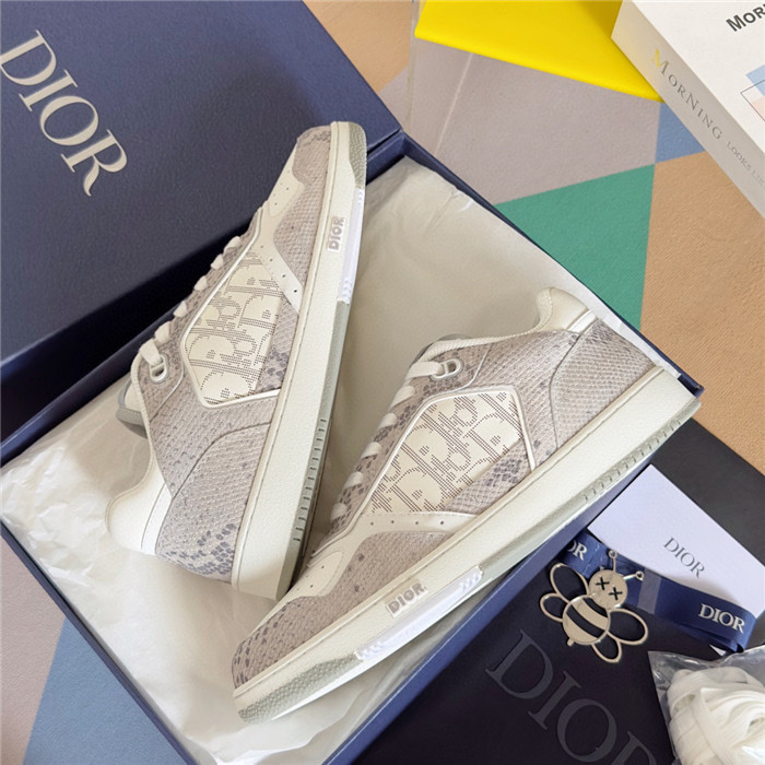 dio* sneaker