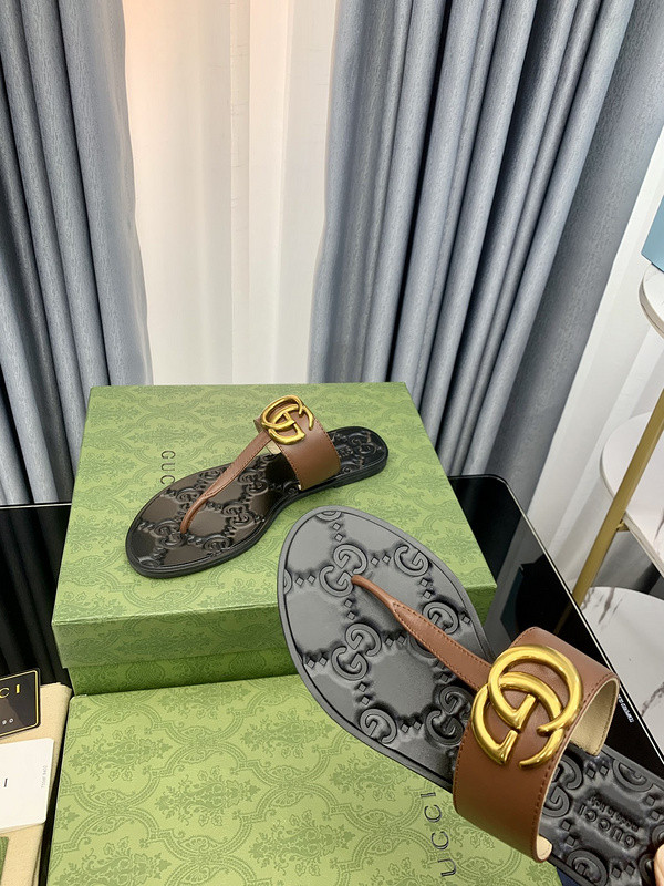 g*u*i sandals