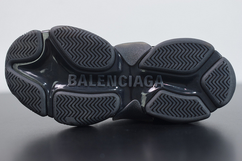 bc triple s trainer 524039 w06e1 2021