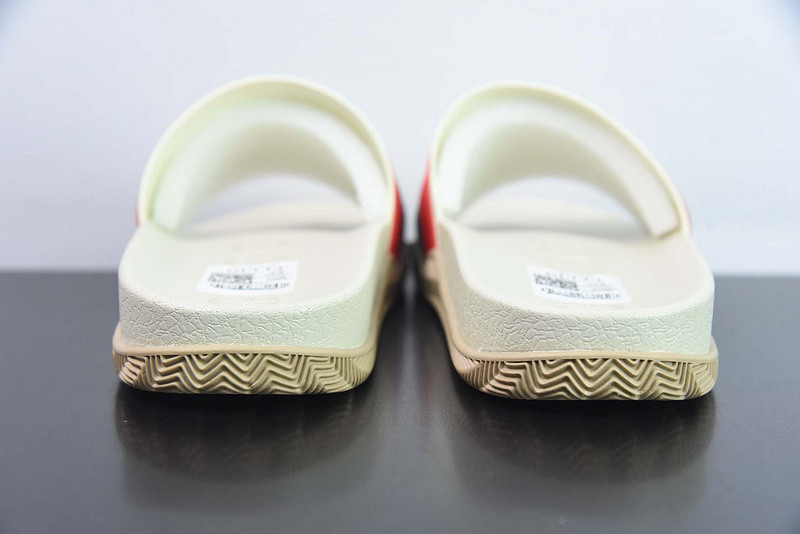 g*u*i sandals