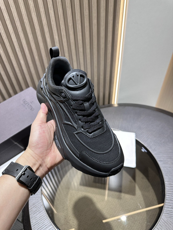 Va1e*ntin0 sneaker